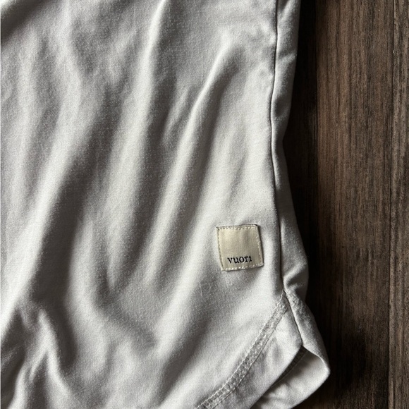 Vuori Tops - Vuori Light Gray T-Shirt